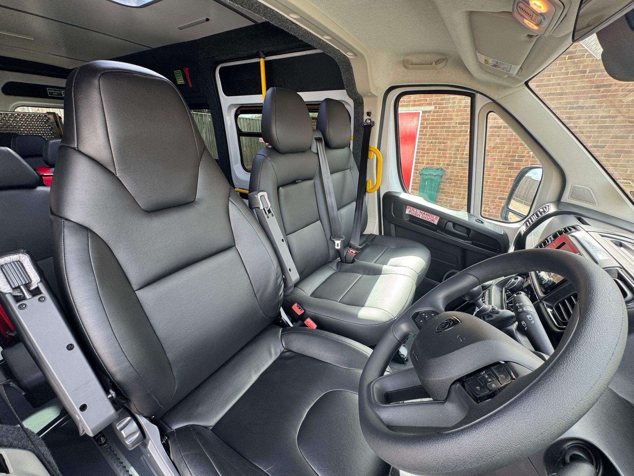 Peugeot Boxer image 8